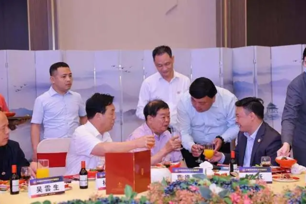 集團董事長楊百章先生參加華夏商邦商務合作福耀行活動